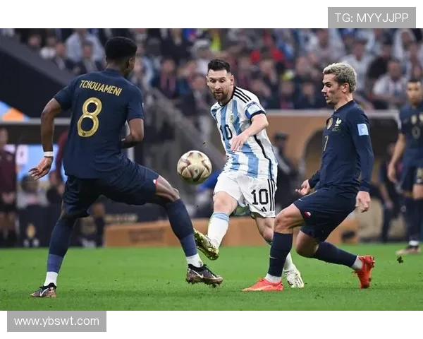 中国足球明星的身影与国家形象的完美结合展现了独特的文化魅力与体育精神 中国足球明星的身影与国家形象的完美结合展现了独特的文化魅力与体育精神