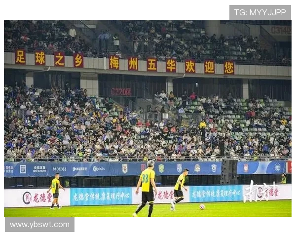 九几年经典足球明星海报回顾见证青春岁月与激情瞬间的珍贵记忆 九几年经典足球明星海报回顾见证青春岁月与激情瞬间的珍贵记忆