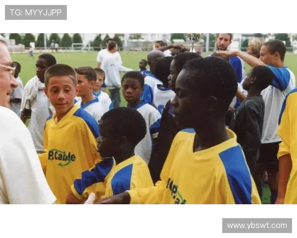 从校园到赛场体育老师逆袭成足球明星的励志故事 从校园到赛场体育老师逆袭成足球明星的励志故事