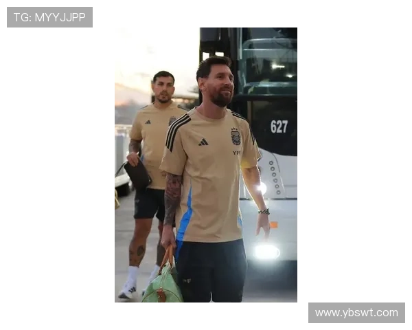 假装梅西踢球的搞笑日常让人捧腹大笑的足球明星模仿秀 假装梅西踢球的搞笑日常让人捧腹大笑的足球明星模仿秀