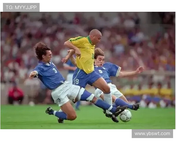 全球足球明星前十名精彩瞬间照片集锦与背后的故事分享 全球足球明星前十名精彩瞬间照片集锦与背后的故事分享